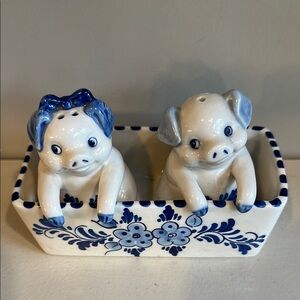 Delft Blue Salt & Pepper Shaker Dinnerware Set with Intricate Patterns